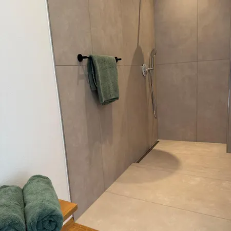 Anton's - & * フェルデン・アム・ヴェルターゼー